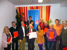 vo.v.li.:Christa Dannenberg, Ingo Remesch, Dominik Hey, Gerhard Trautinger, Petra Arneth-Mangano, Gisela Spengler, Bernhard Kerscher; hi.v.l.: Wolf-Rüdiger Sperling, Horst Martin, Hella Krzmarsch, Monika und Andreas Roick, Jörg-M. Hentschke